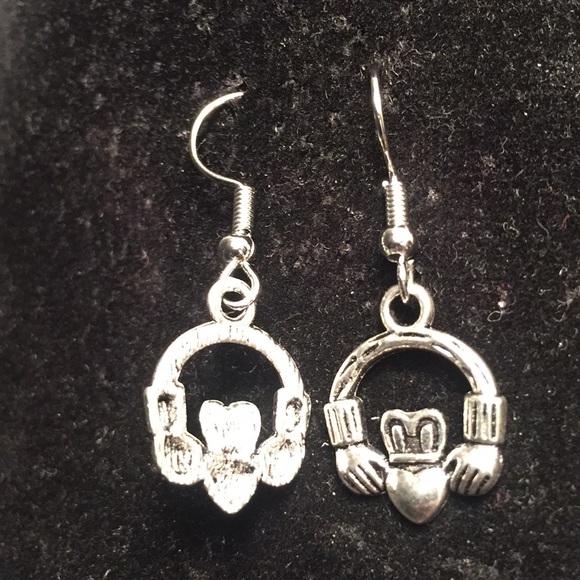 CLADDAGH🇪🇹BUY 1 GET 1 FREE EVERYTHING🇪🇹 Least expensive items are free. - Picture 4 of 4